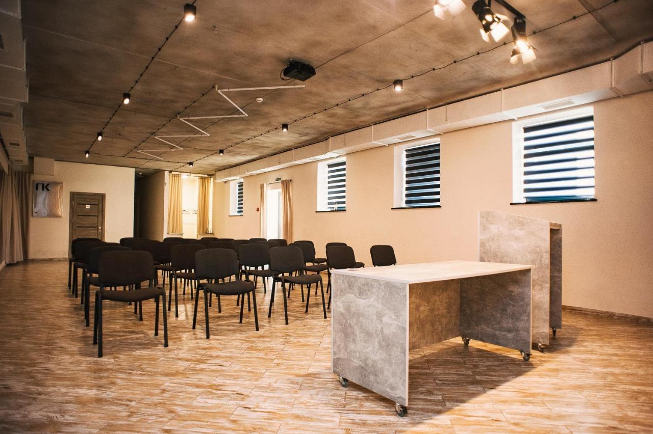 Mojo Hall Hotel Lutsʼk Esterno foto